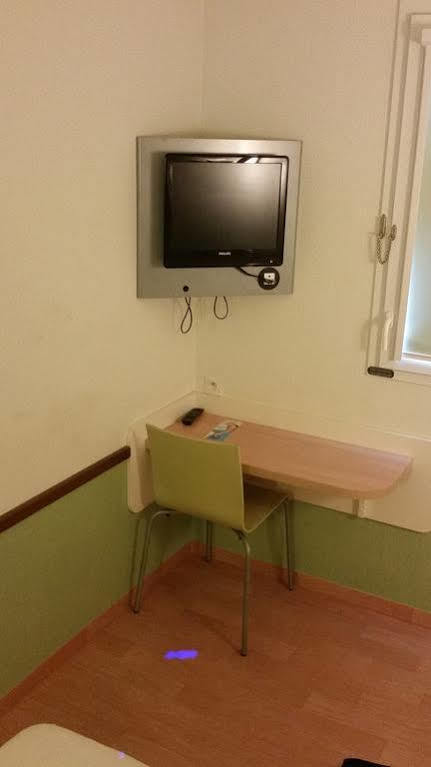 Hotel Ibis Budget Cosne Sur Loire Exteriör bild